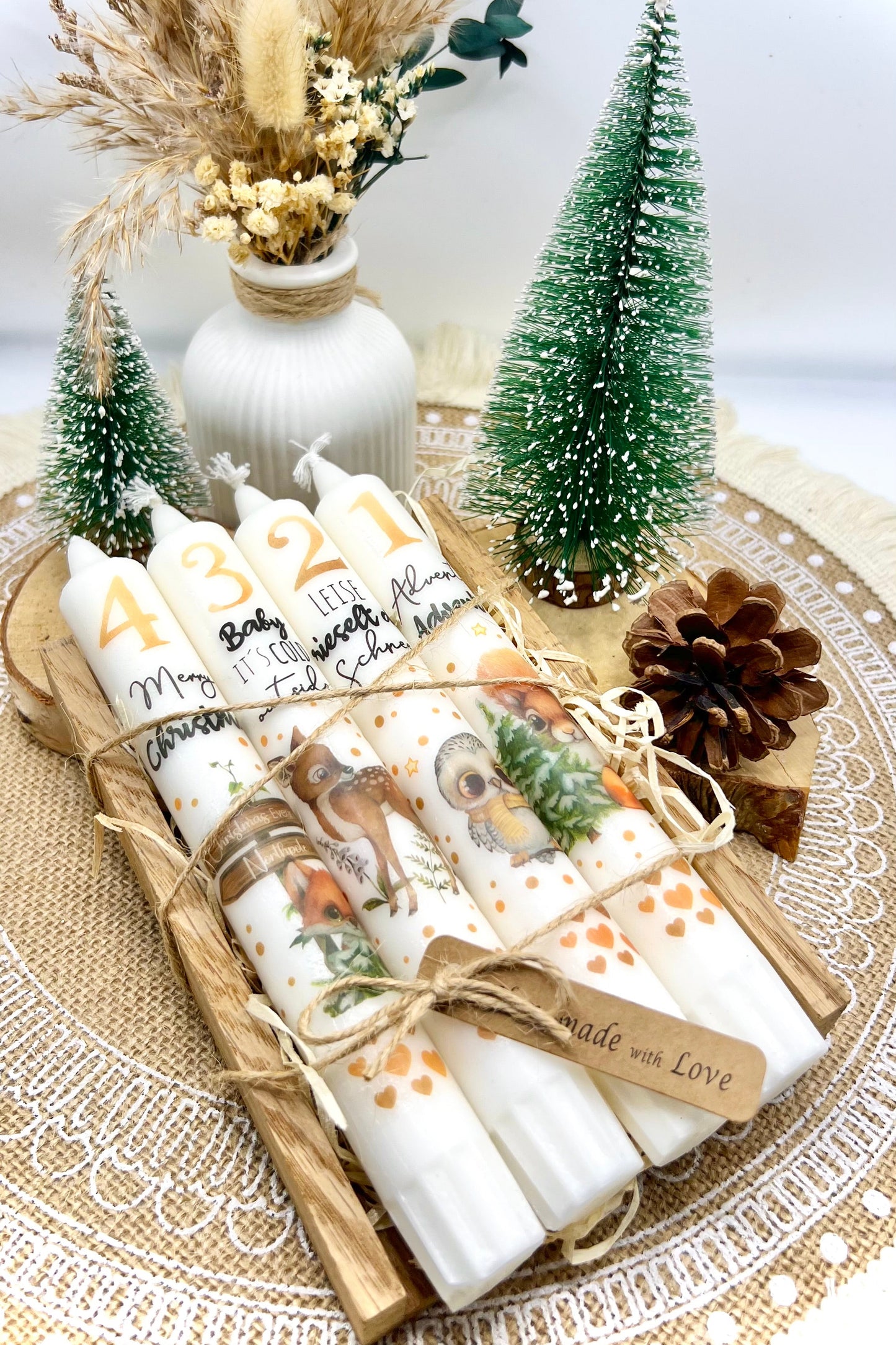 Adventskerzen Set – handgefertigte Kerzen mit Holzbox, stilvolle Weihnachtsdeko & Geschenkidee