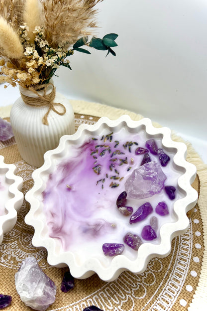 Handgegossene Kristallkerzen mit Rosenquarz, Amethyst & Turmalin in dekorativer Schale