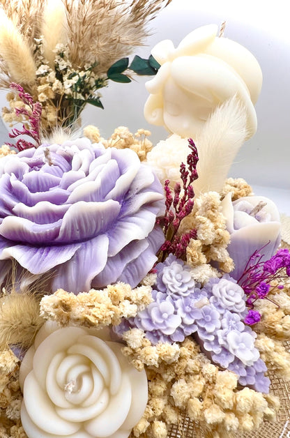 Kerzen-Blumenstrauß im handgegossenen Keramiktopf – zarte Eleganz in natürlichen Tönen