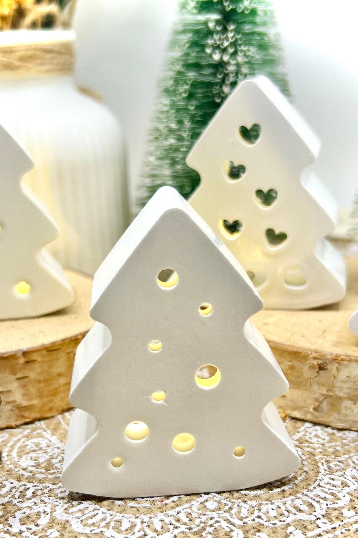 Leucht-Tannenbaum aus handgegossener Keramik inkl. LED-Licht & Geschenkverpackung – Weihnachtsdeko & Geschenkidee