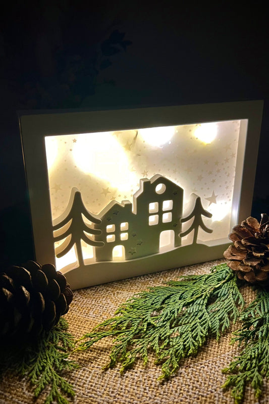 „Winterland“ Lichtbilderrahmen – handgegossene Keramik mit Mini-Lichterkette, Winterdeko & Geschenkidee