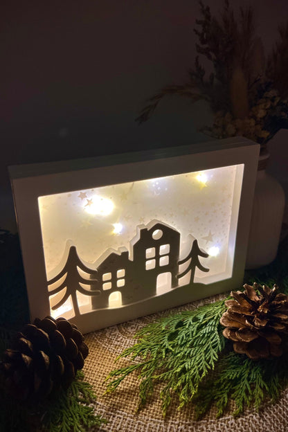 „Winterland“ Lichtbilderrahmen – handgegossene Keramik mit Mini-Lichterkette, Winterdeko & Geschenkidee