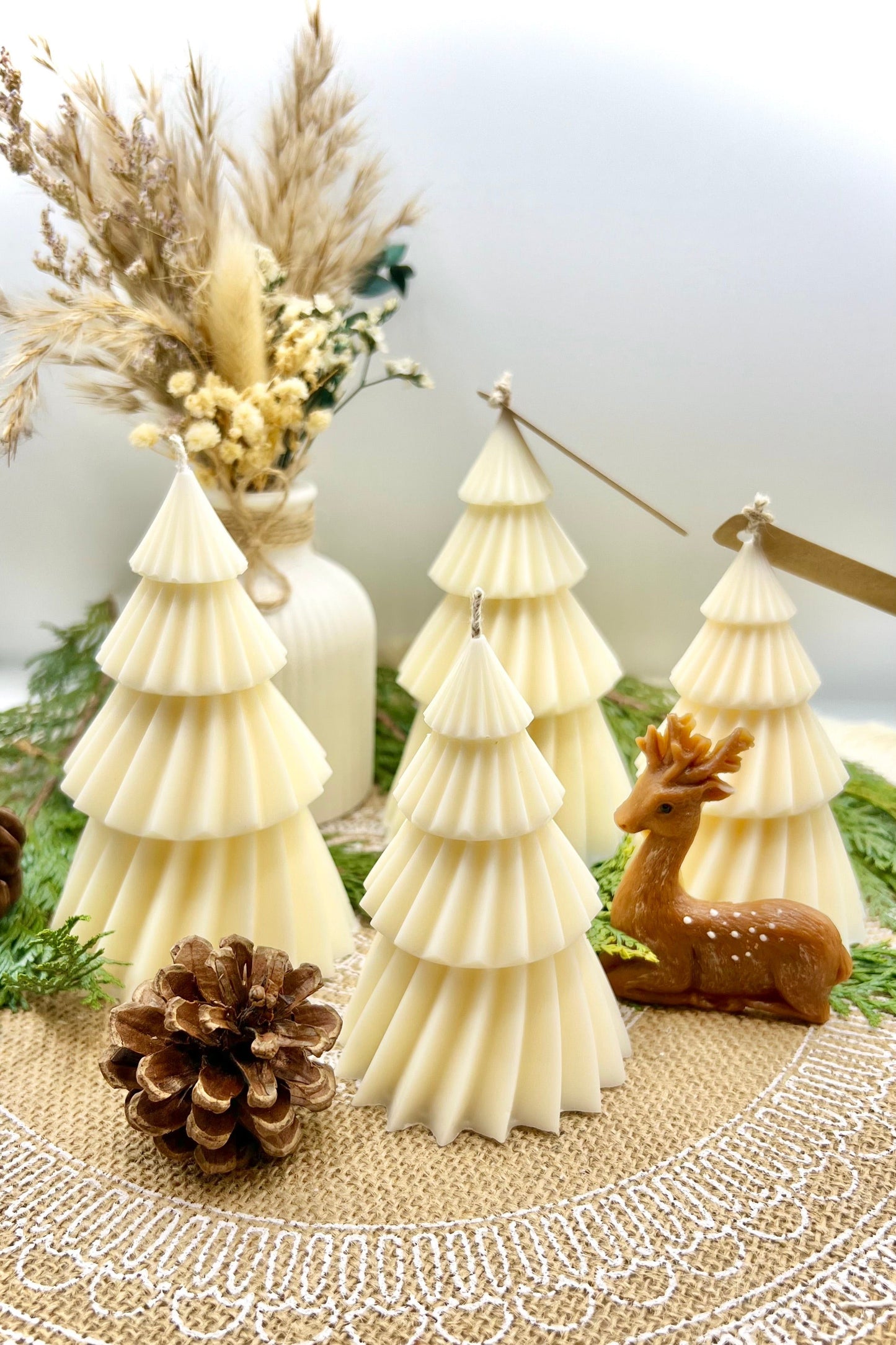 Tannenbaum-Kerze – handgegossen, natürliche Weihnachtsdeko & Geschenkidee aus Pflanzenwachs