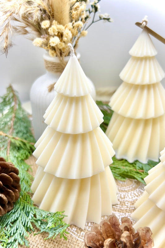 Tannenbaum-Kerze – handgegossen, natürliche Weihnachtsdeko & Geschenkidee aus Pflanzenwachs