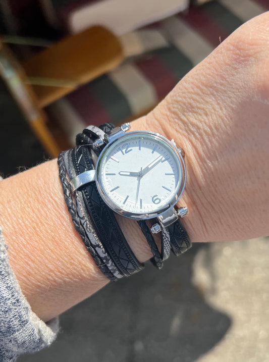 Wickelarmband-Uhr in schwarz mit spanischem Leder