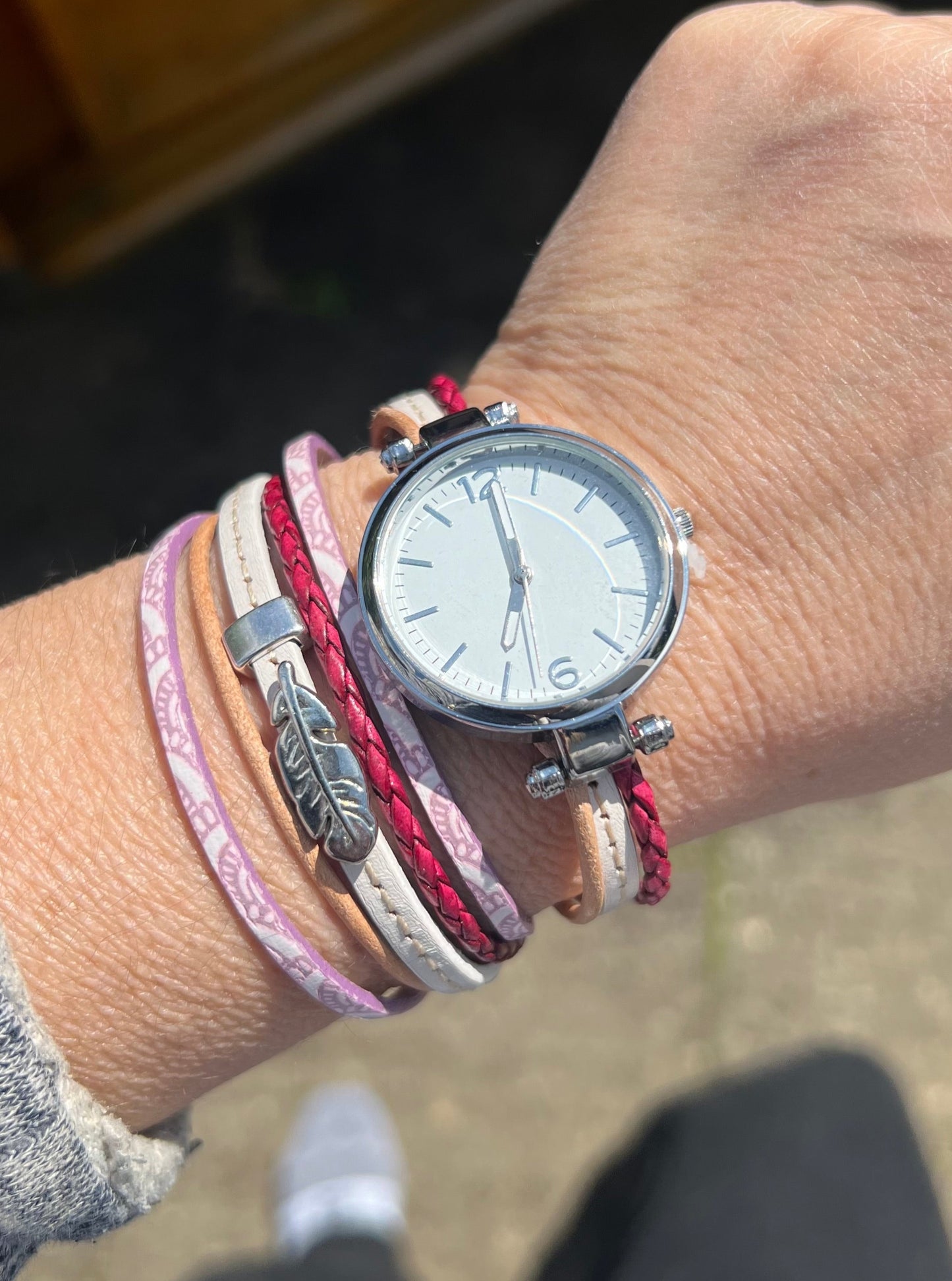 Wickelarmband-Uhr mit Flieder Farbtupfer