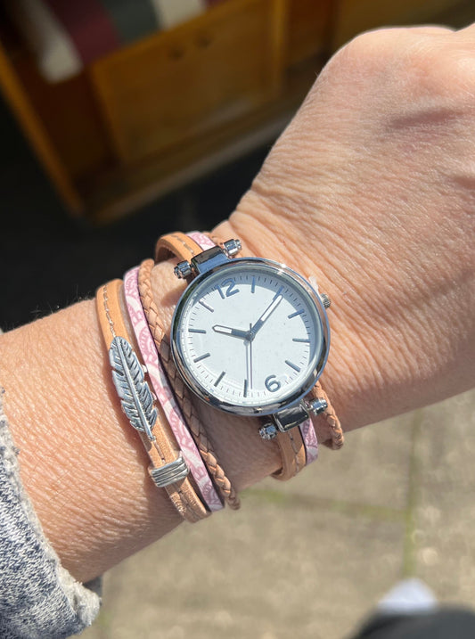 Wickelarmband-Uhr mit Flieder Farbtupfer & Naturtönen