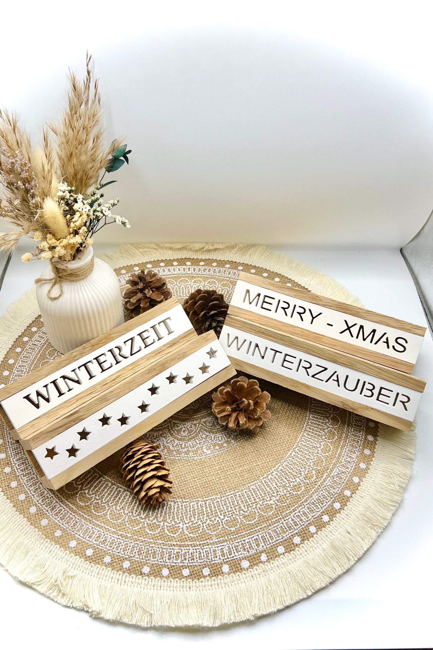 Lichtbox aus Eiche & Keramik – mit Schriftzug & Mini-Lichterkette | Winterdeko, Geschenkidee & Wohnakzent
(verschiedene Motive)