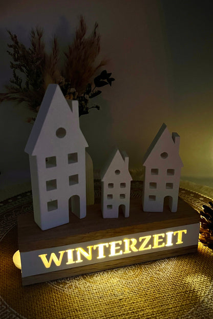 Lichtbox aus Eiche & Keramik – mit Schriftzug & Mini-Lichterkette | Winterdeko, Geschenkidee & Wohnakzent
(verschiedene Motive)