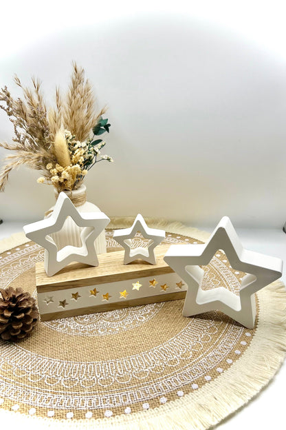 Lichtbox aus Eiche & Keramik – mit Schriftzug & Mini-Lichterkette | Winterdeko, Geschenkidee & Wohnakzent
(verschiedene Motive)