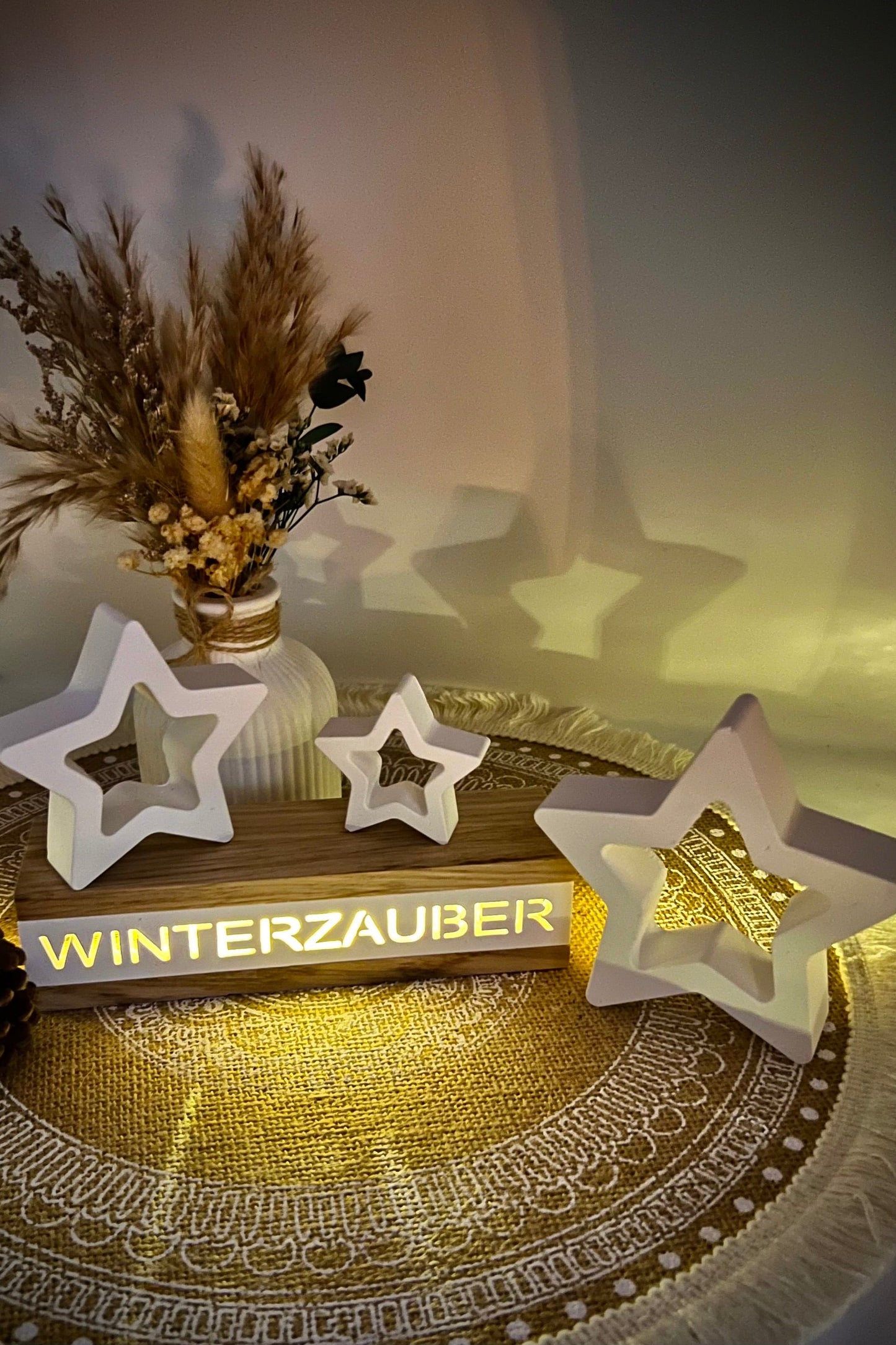 Lichtbox aus Eiche & Keramik – mit Schriftzug & Mini-Lichterkette | Winterdeko, Geschenkidee & Wohnakzent
(verschiedene Motive)