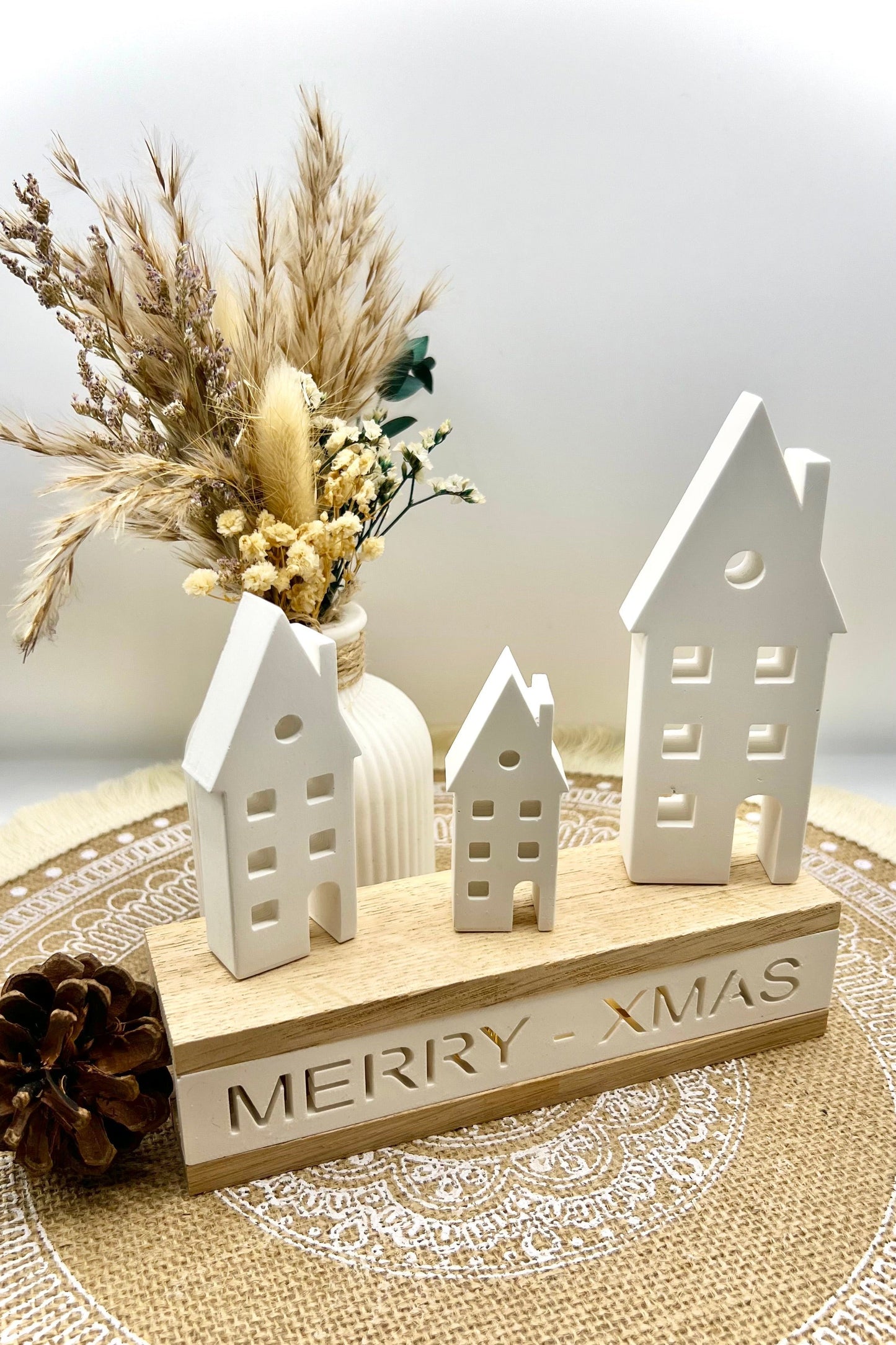 Lichtbox aus Eiche & Keramik – mit Schriftzug & Mini-Lichterkette | Winterdeko, Geschenkidee & Wohnakzent
(verschiedene Motive)