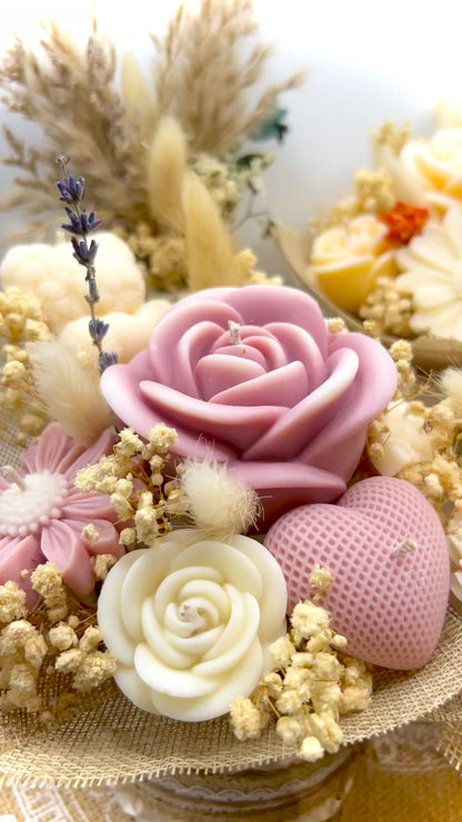 Kerzen-Blumenstrauß im stilvollen, handgegossenen Keramiktopf – zarte Eleganz in natürlichen Tönen